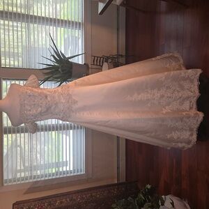 Beaded Lace Embroidered Off Shoulder Coset White Princess Wedding Gown Size 14